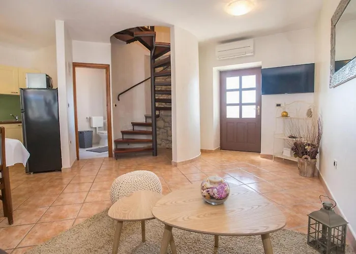 Apartman Lovely In With Wifi Porec