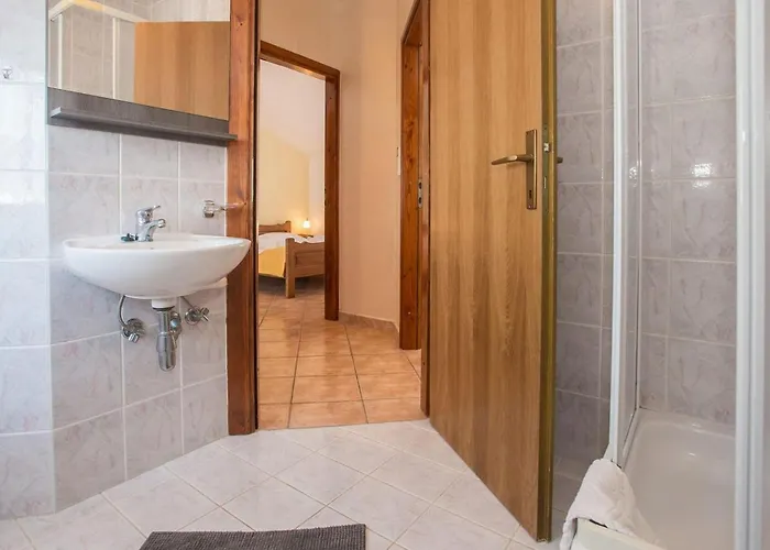 Lovely In With Wifi Apartman