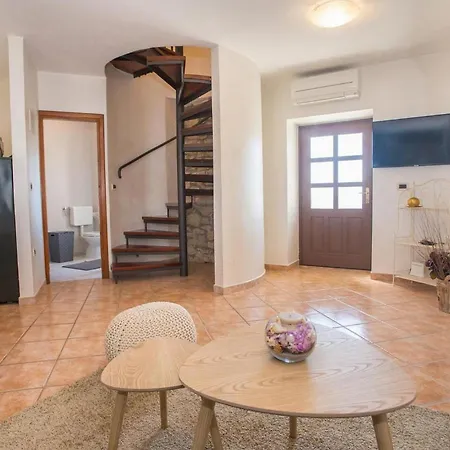 Apartment 2 Bedroom Gorgeous In Porec