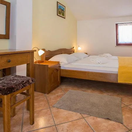 2 Bedroom Gorgeous In Poreč