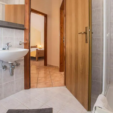 2 Bedroom Gorgeous In Apartment
