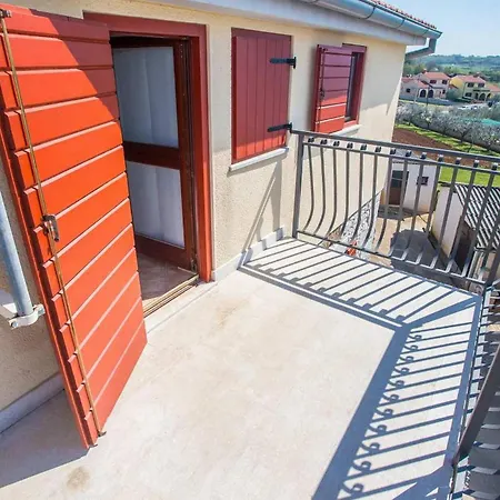 2 Bedroom Gorgeous In Apartmán Poreč
